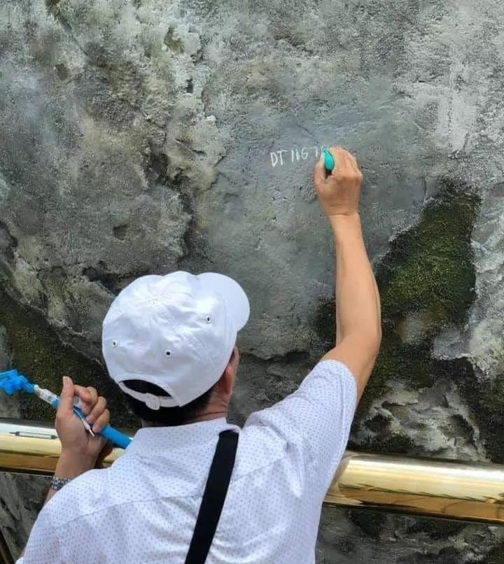 treo xuong ban tay cau Vang chup anh anh 3