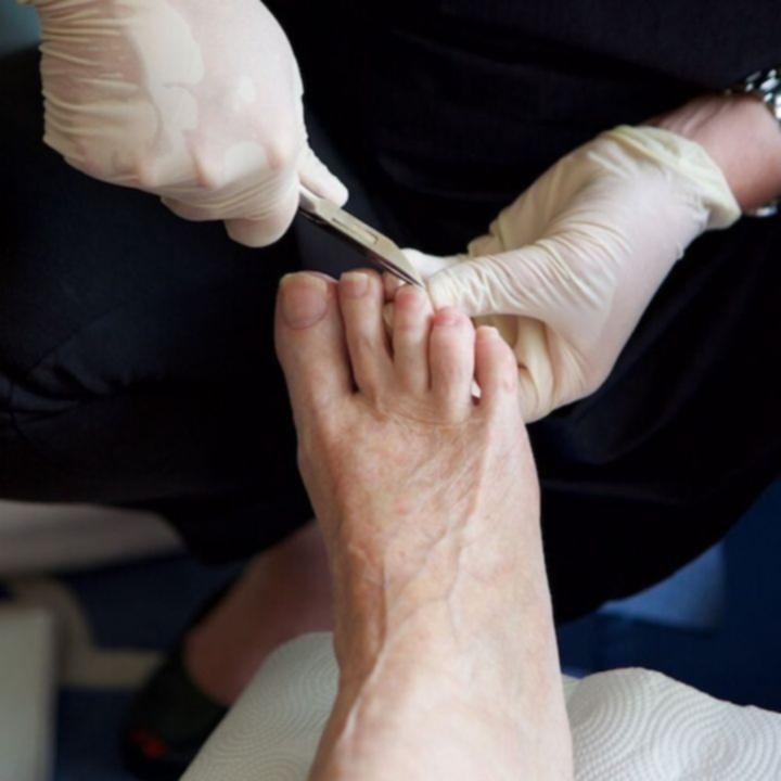 nghề cắt móng chân ảnh 2 nghe cat mong chan anh 2