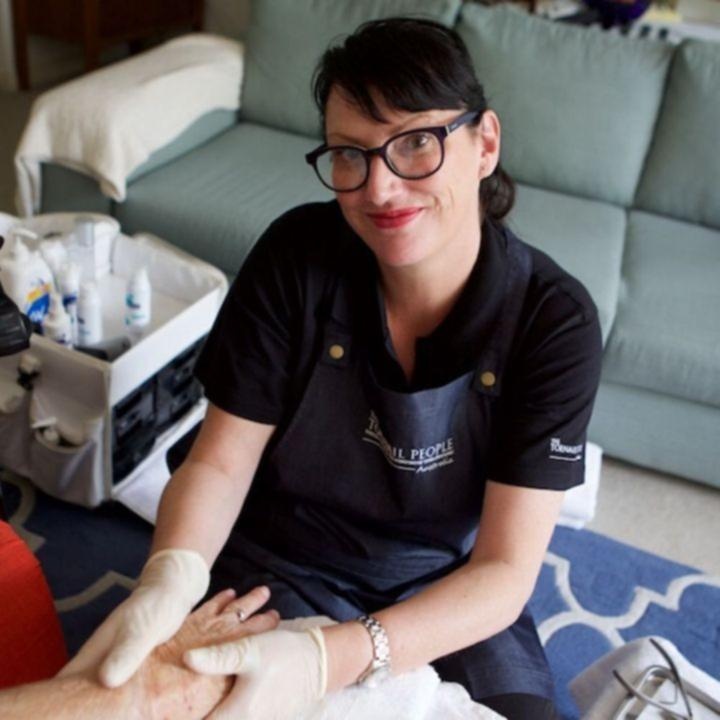 nghề cắt móng chân ảnh 1 nghe cat mong chan anh 1