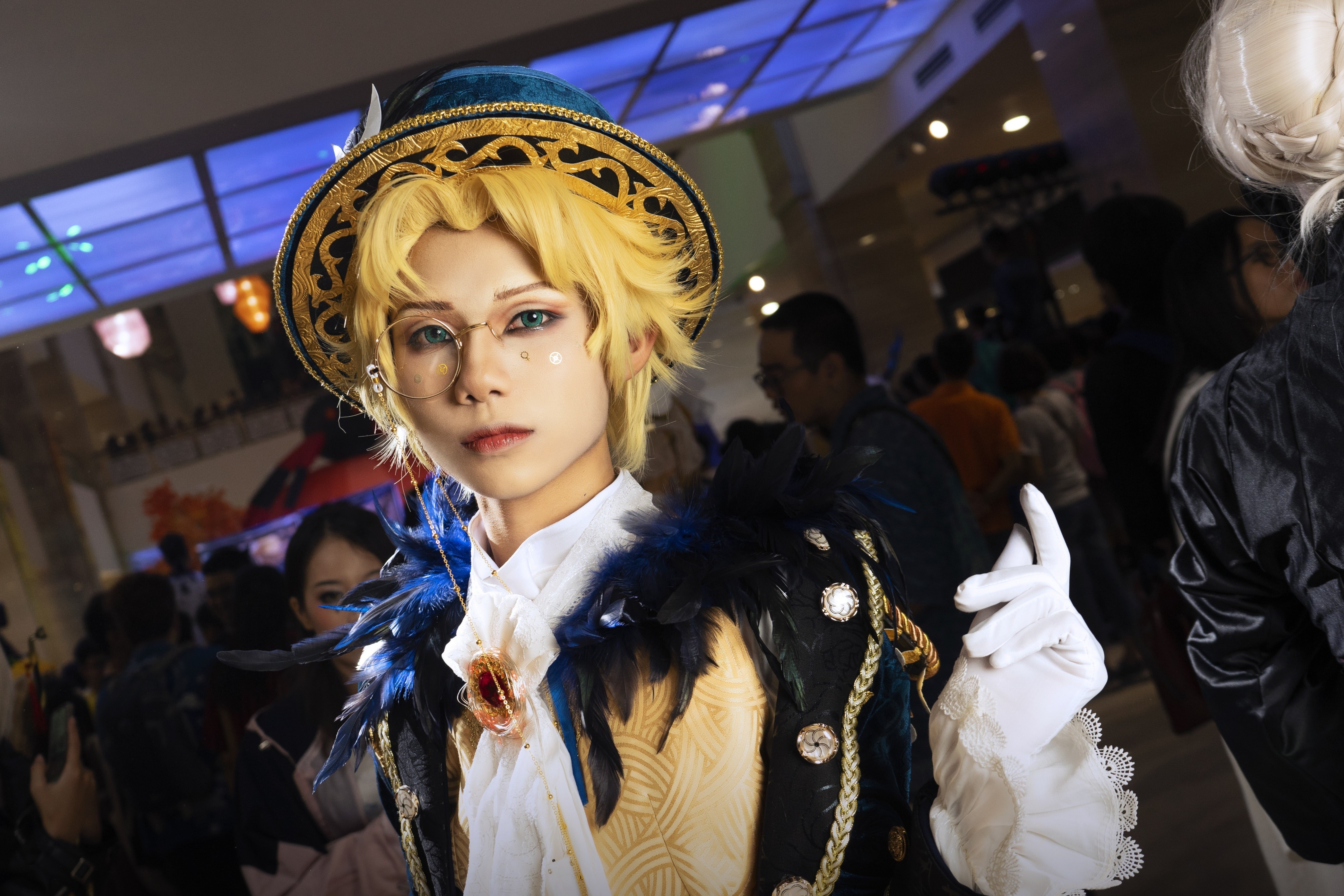 Chang trai Ha Noi kiem chuc trieu dong/thang nho ban do cosplay hinh anh