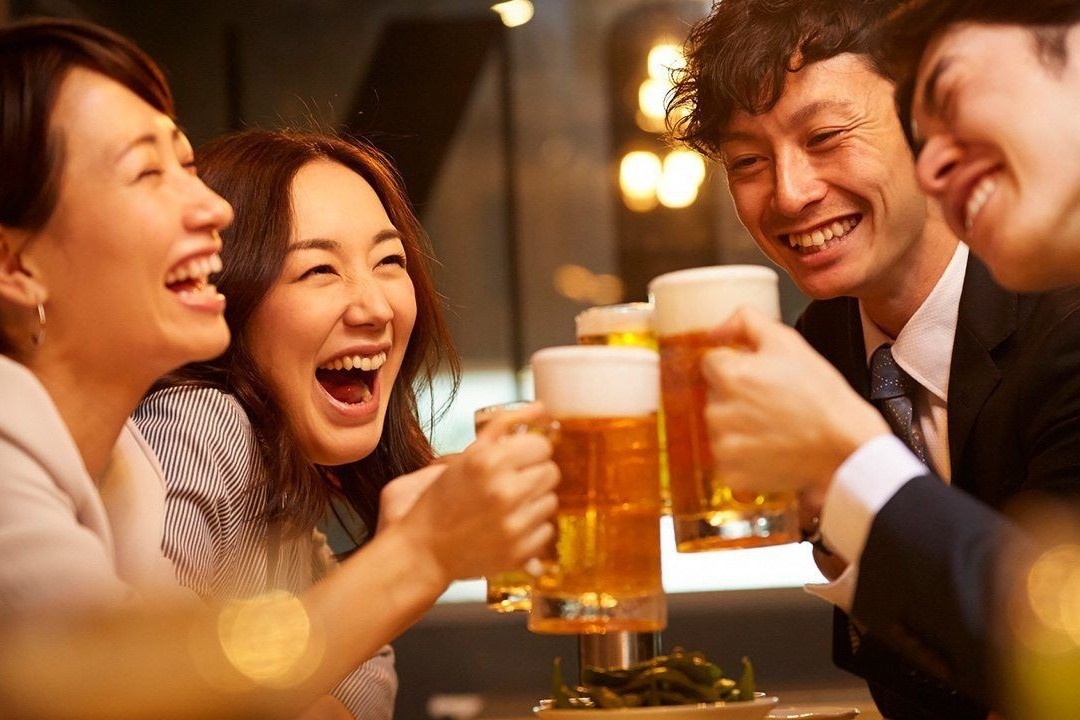 Dan van phong Nhat Ban nhe ganh tiec tung voi sep hinh anh