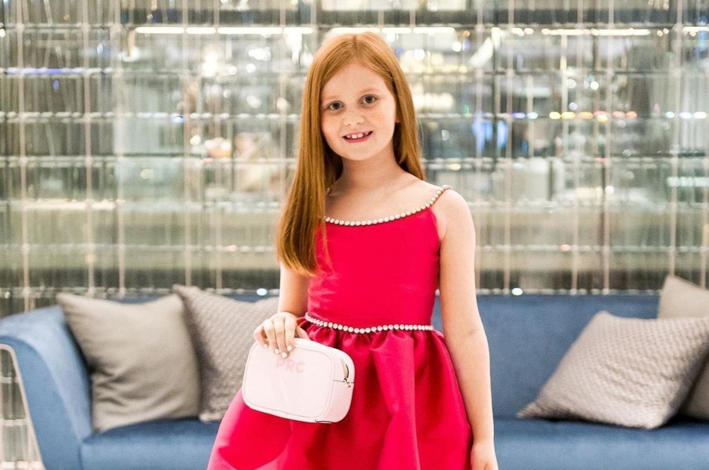 Me mua xe Mercedes cho con gai 9 tuoi o Australia hinh anh