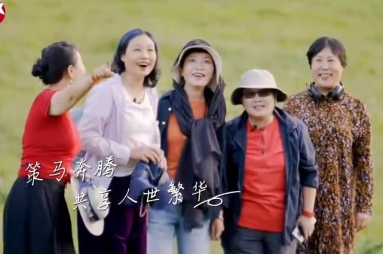 Nhom ban than Trung Quoc xay biet thu song cung nhau hinh anh