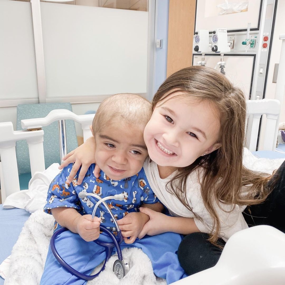 bé gái 4 tuổi hiến tủy cho em ảnh 1 be gai 4 tuoi hien tuy cho em anh 1