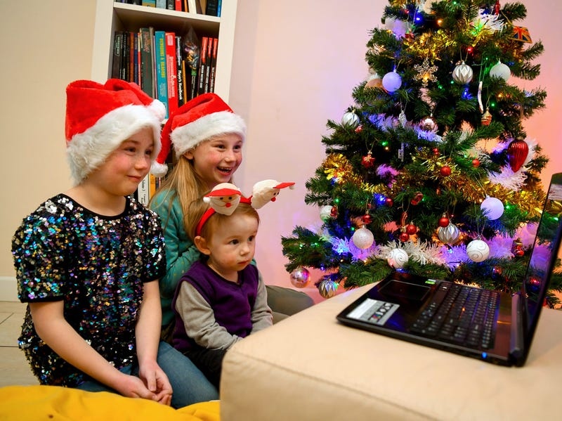 giang sinh mua dich covid-19 anh 1