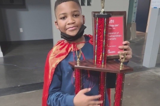 Duoc moi dong quang cao vi mua do an tang nguoi vo gia cu hinh anh