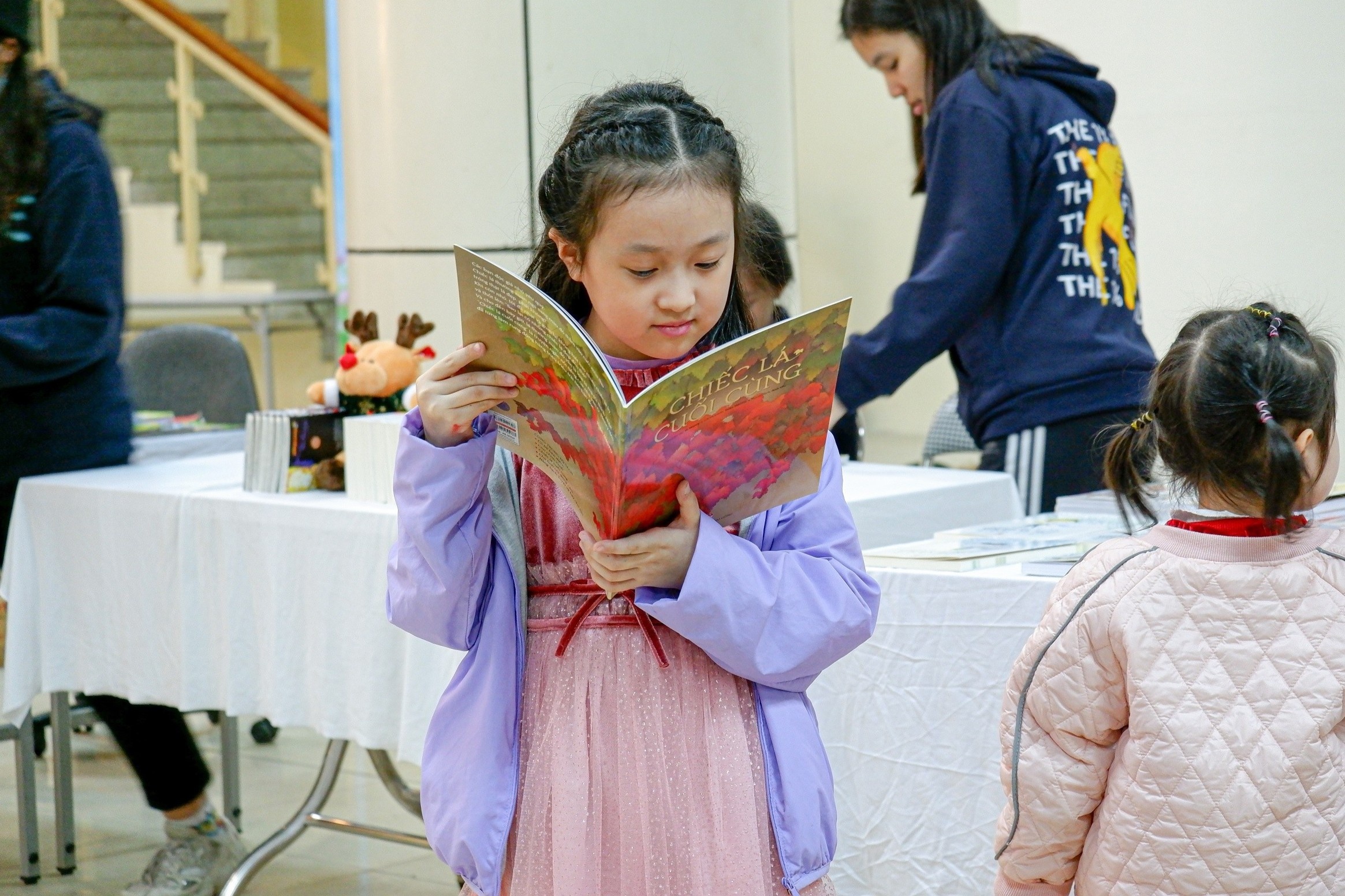 Ngay hoi sach y nghia voi tre em mac benh hiem ngheo o Ha Noi hinh anh