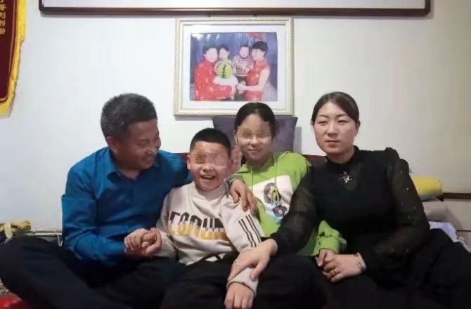 cau be Trung Quoc bi bat coc anh 3