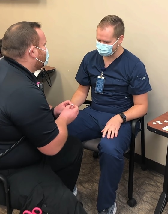 tiem phong vaccine covid-19 anh 1