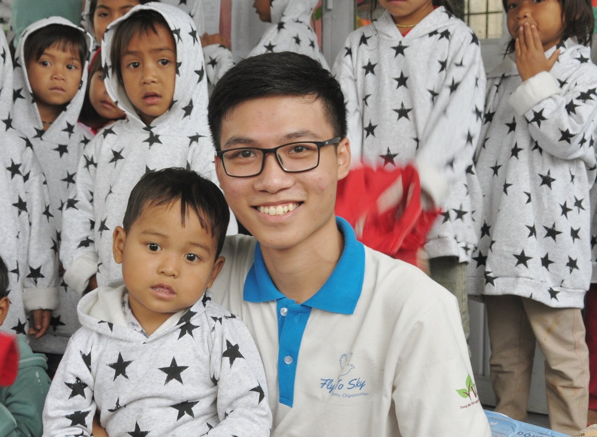 Chang trai pho nui danh tuoi tre de lam thien nguyen hinh anh