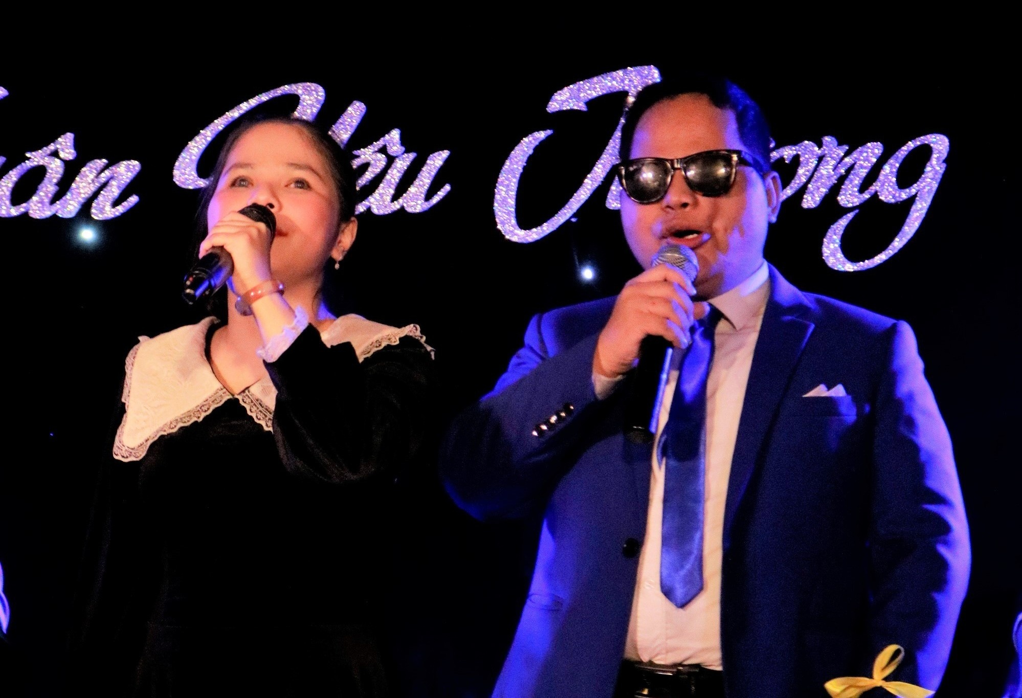 Hoc sinh Ha Noi to chuc dem nhac cho nguoi khiem thi hinh anh