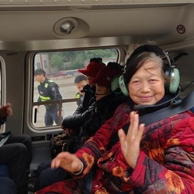 lai truc thang ve que an Tet anh 2