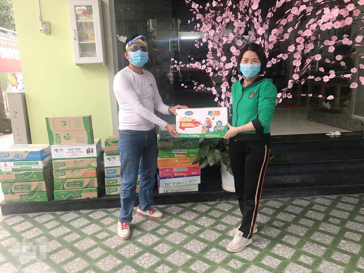 cho hang mien phi cho vung dich anh 3