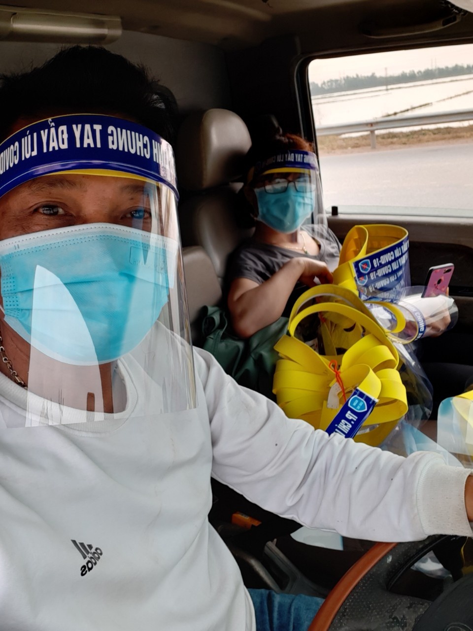 cho hang mien phi cho vung dich anh 2