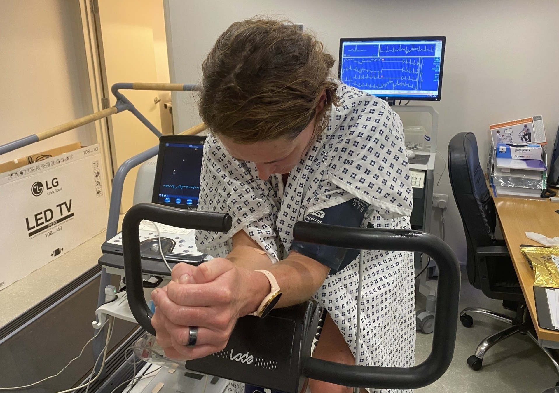 'Khoi Covid-19 11 thang, toi van bi cac trieu chung hanh ha' hinh anh