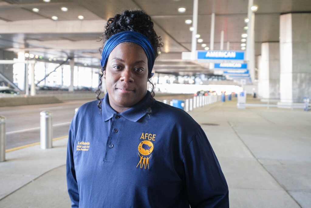 san bay lay lan dich covid-19 anh 1