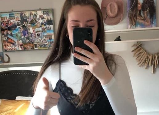 Bi duoi khoi lop vi mac vay khien giao vien kho chiu o Canada hinh anh