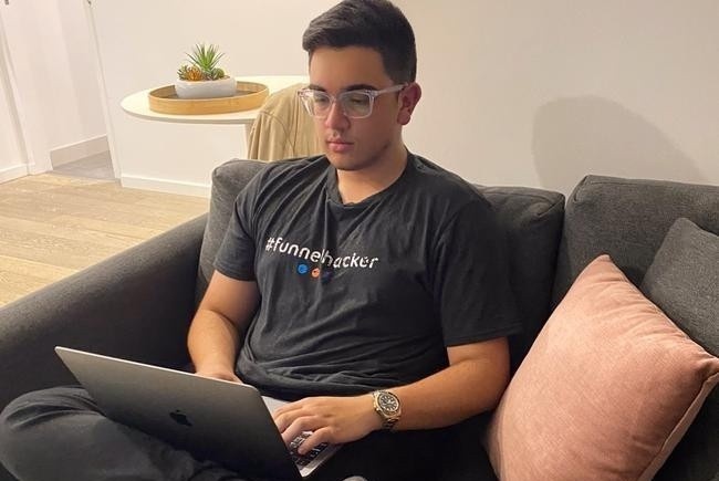 Nam sinh 16 tuoi o Australia lam giau nho dich hinh anh