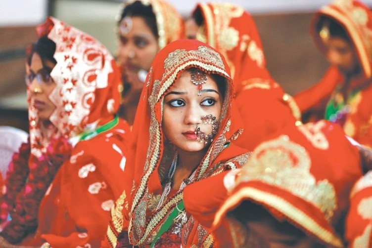 Nhung be gai An Do, Pakistan bi ep ket hon o tuoi len 8 hinh anh