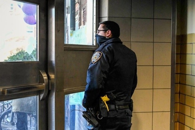 Su tac trach cua canh sat trong vu be trai My tu vong hinh anh