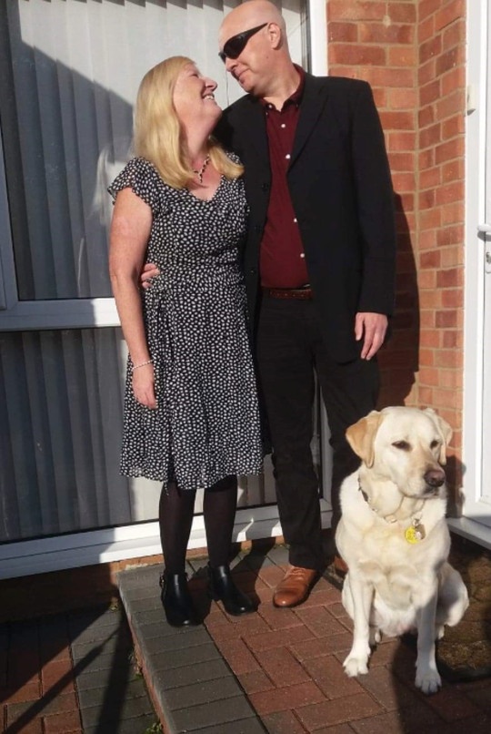 co dau hien than cho chong anh 2