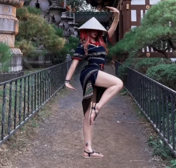 Lê Bống mặc phản cảm ảnh 1 Le Bong mac phan cam anh 1