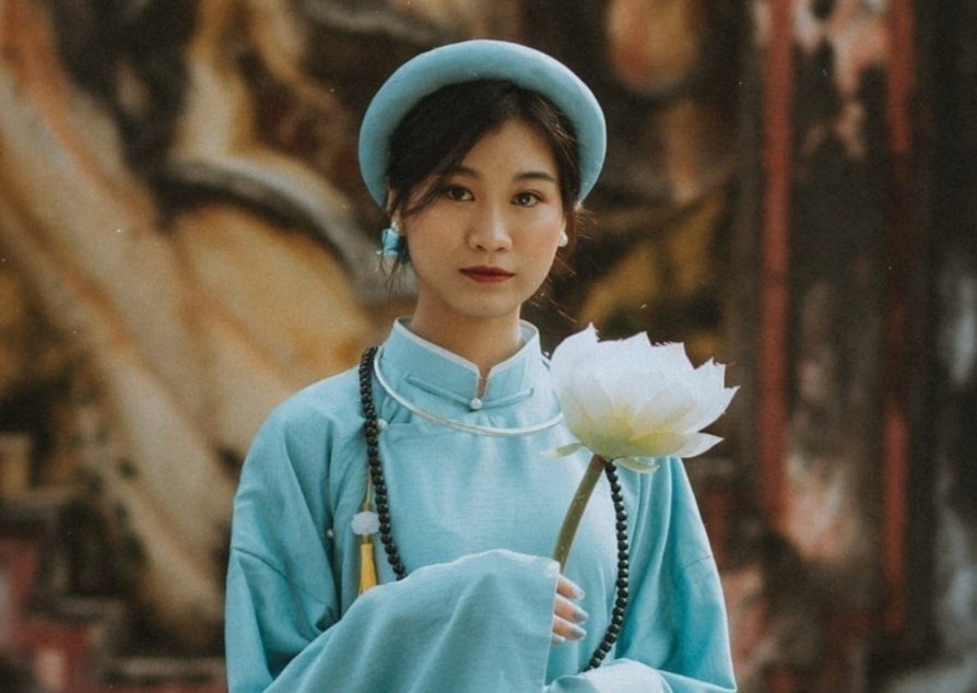 Lop chuyen Van chup ky yeu voi ao dai tac truyen thong hinh anh