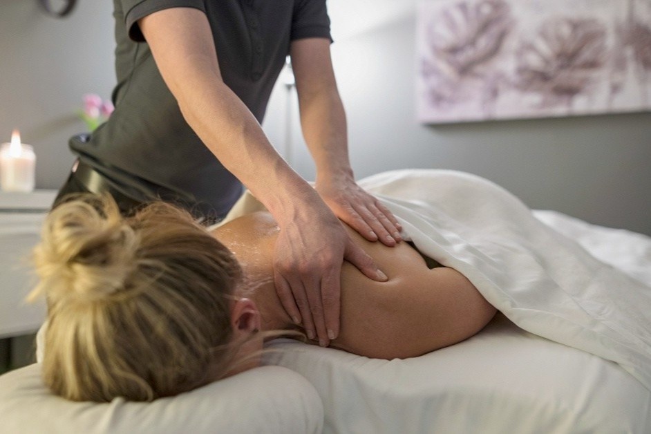 Bi kich cua nhung nu nhan vien massage goc A o My hinh anh