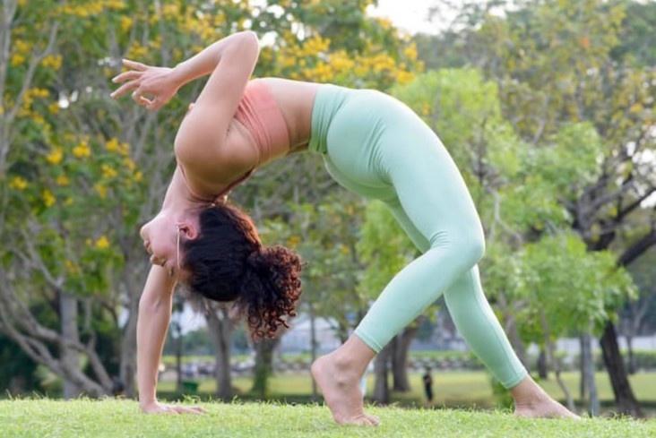 Co gai Ha Noi tung liet nua nguoi thanh HLV yoga hinh anh