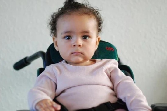 Be gai can loai thuoc dat nhat the gioi de chua benh hinh anh