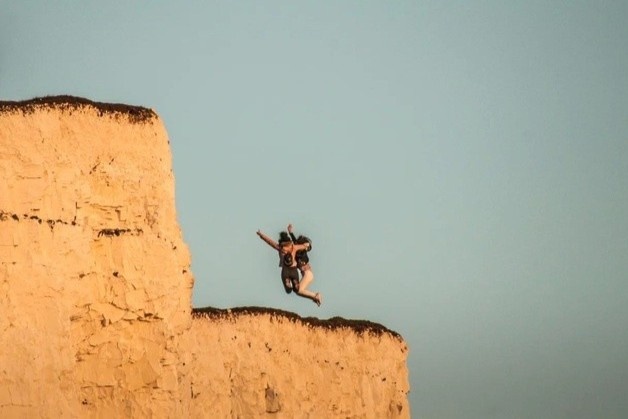 Lieu mang chup anh tren ria vach da cao 120 m o Anh hinh anh