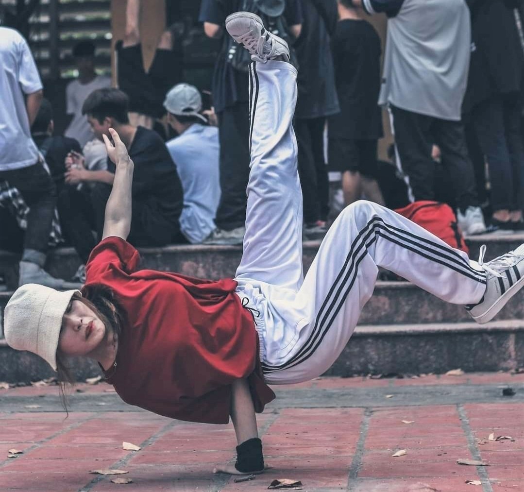 mặc áo dài nhảy breakdance ảnh 4 mac ao dai nhay breakdance anh 4