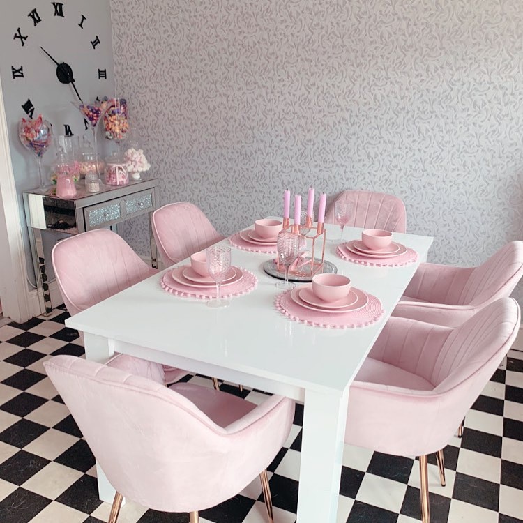 cặp vợ chồng thích màu hồng ảnh 1 cap vo chong thich mau hong anh 1