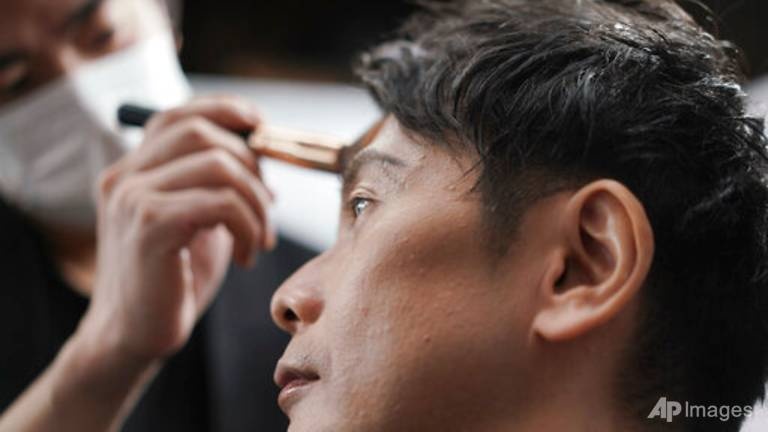 doanh nhan Nhat Ban trang diem anh 2