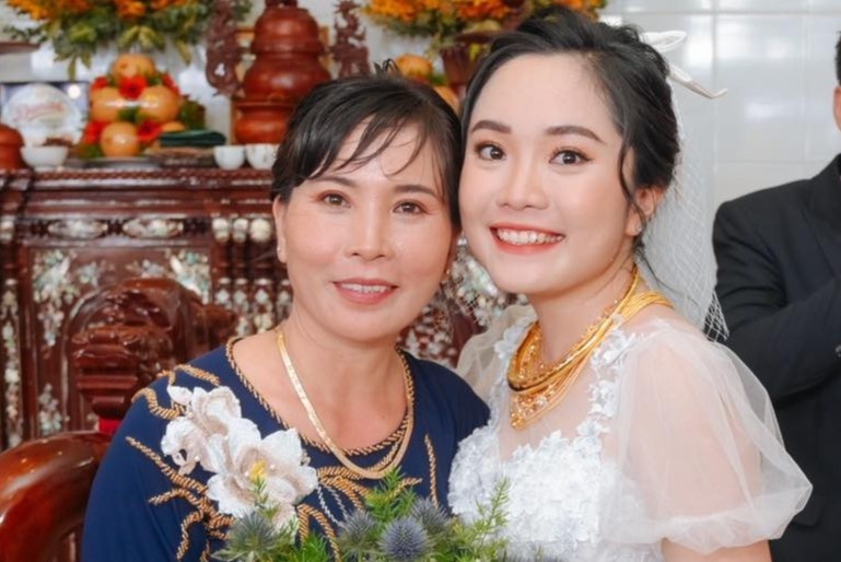 Cuon so ghi chep nuoi con 4 nam dai hoc cua me hinh anh