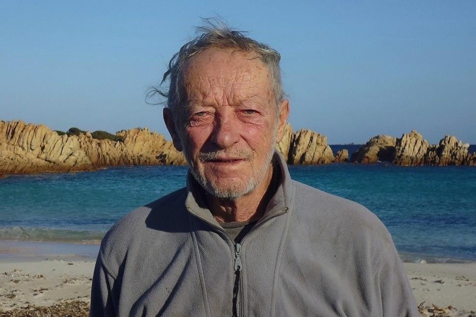 'Robinson doi thuc' phai roi khoi hon dao sinh song hon 30 nam hinh anh