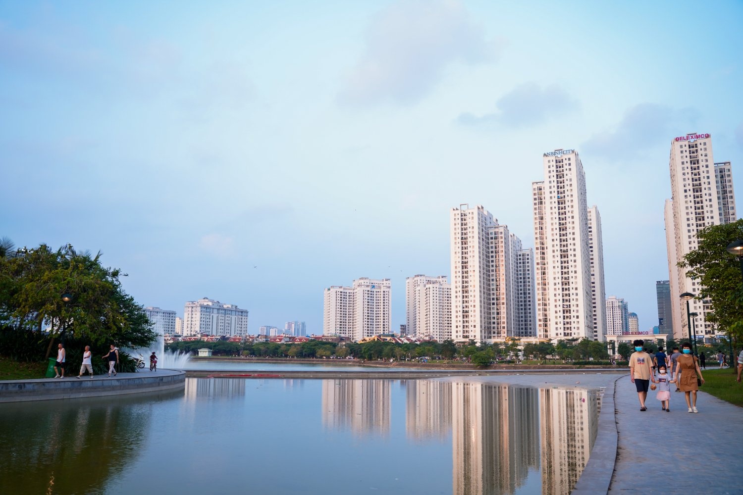 ho dieu hoa thanh pho giao luu ngay le anh 1