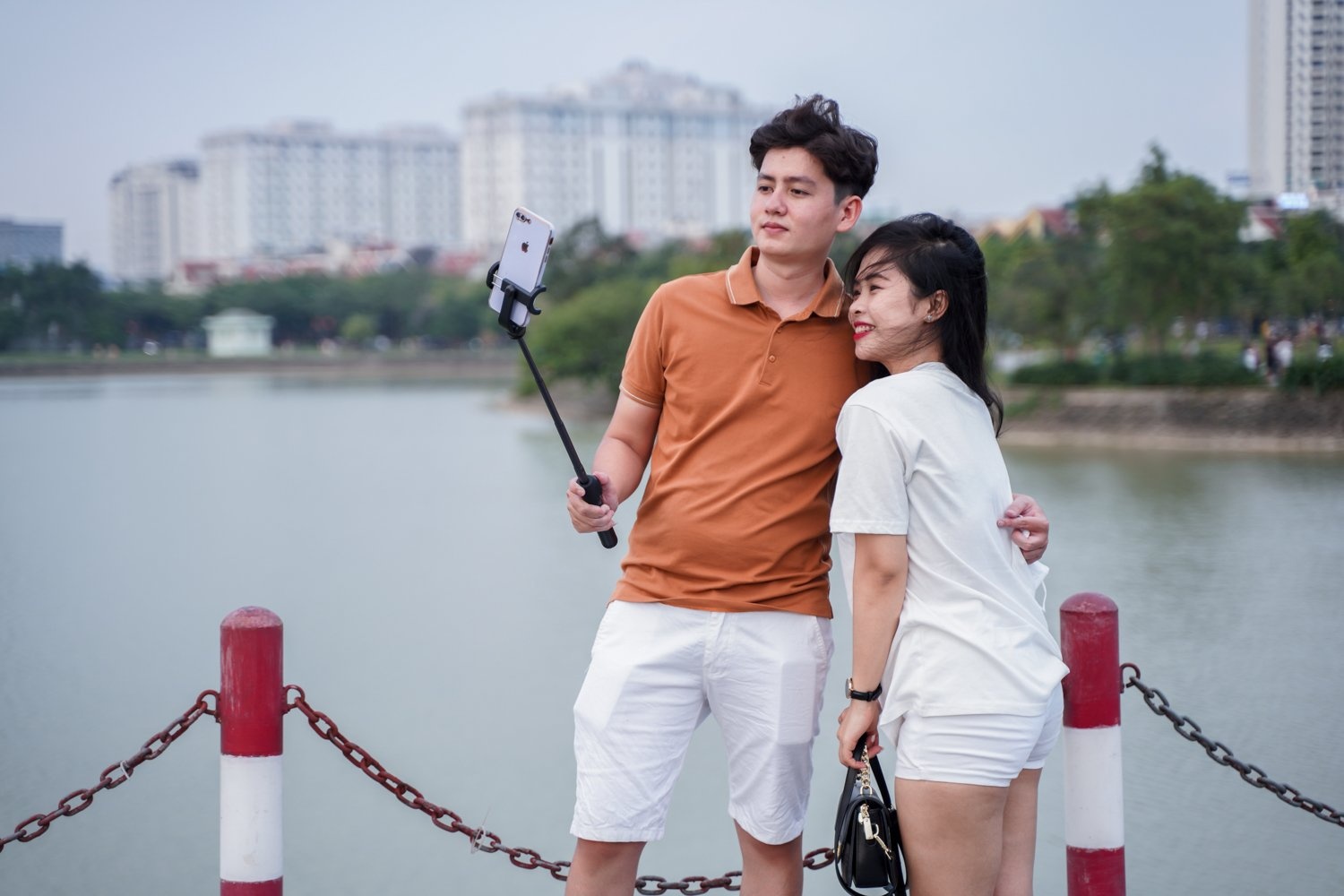 ho dieu hoa thanh pho giao luu ngay le anh 12