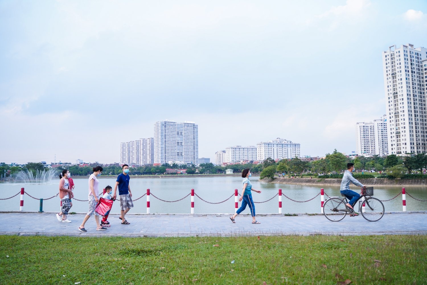 ho dieu hoa thanh pho giao luu ngay le anh 2