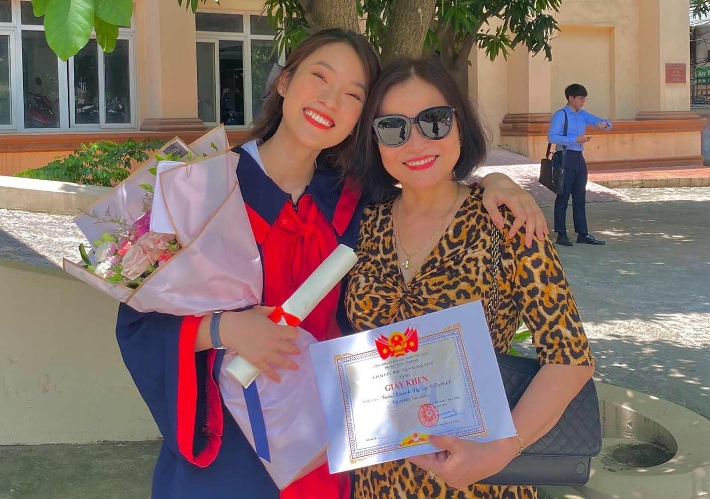 Tien Nguyen, Khanh Vy bay to su biet on trong Ngay cua me hinh anh