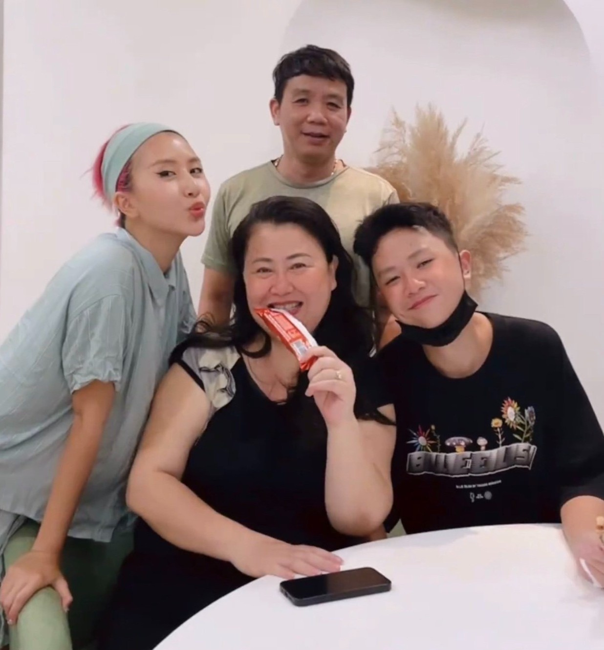 hot girl rich kid khoe anh me anh 8