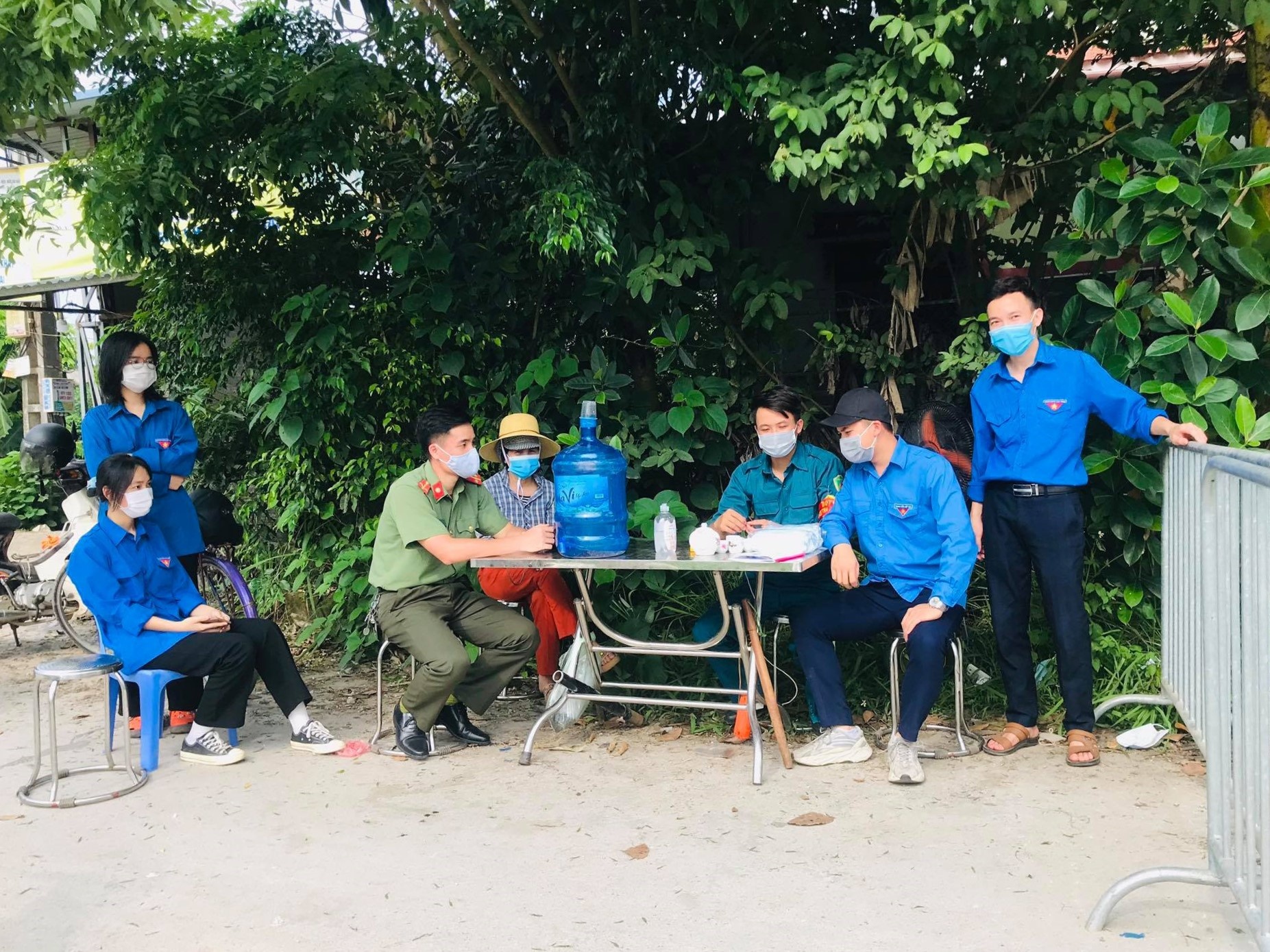 xe kéo chở nhân viên y tế ảnh 3 xe keo cho nhan vien y te anh 3