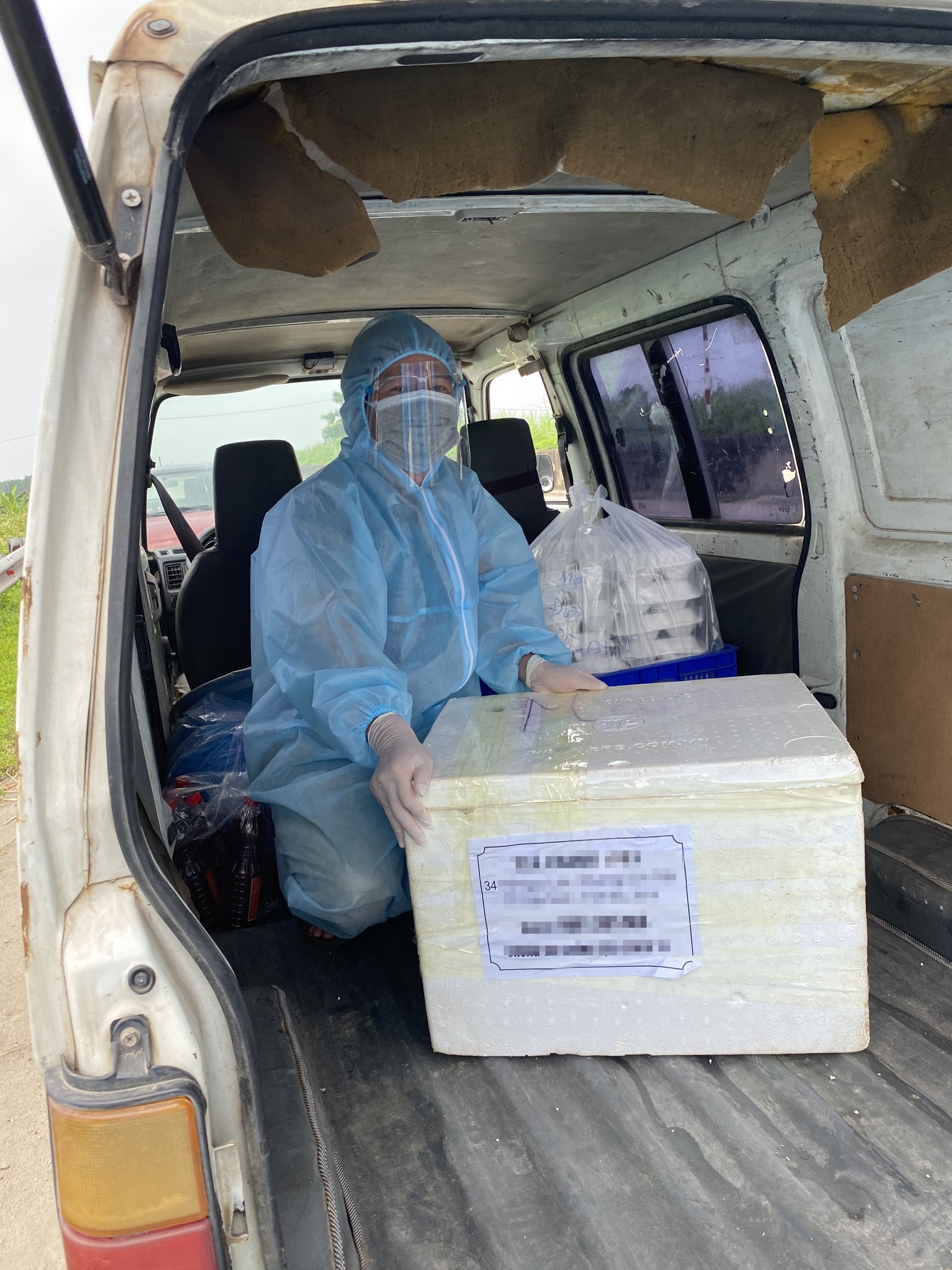 tang nuoc ep cho nhan vien y te anh 1