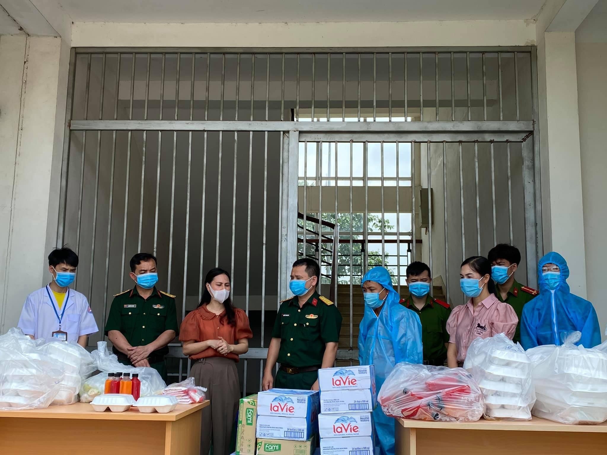 tang nuoc ep cho nhan vien y te anh 2