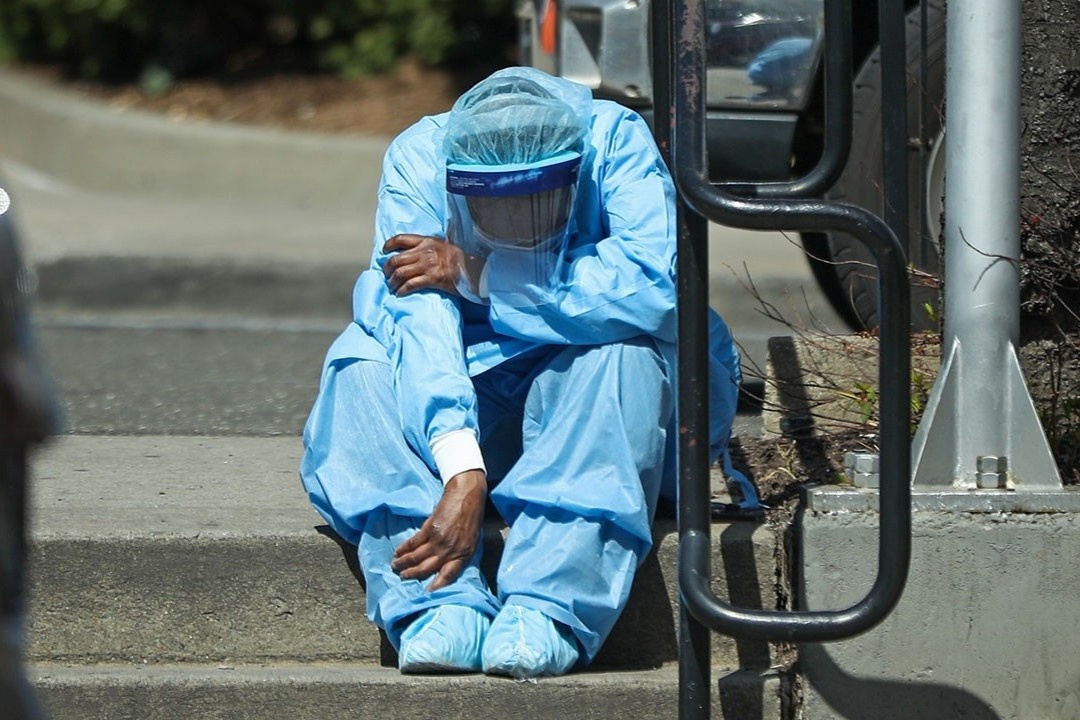 Nhan vien y te Singapore bi hat hui khi benh vien thanh o dich hinh anh