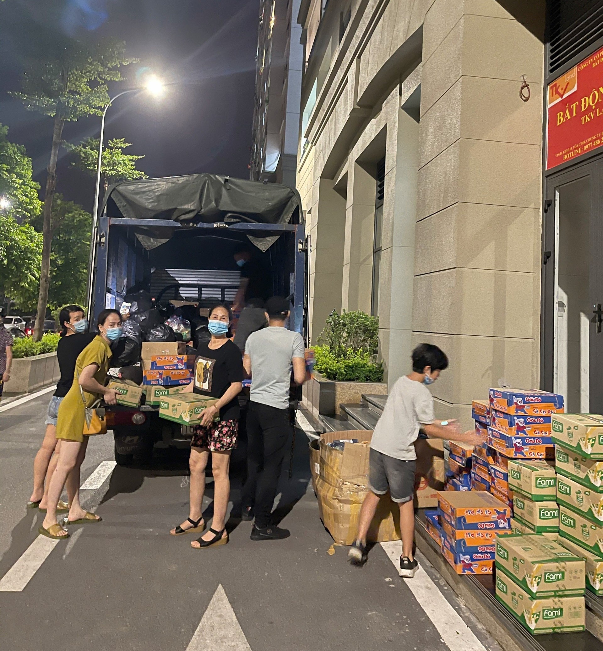 làm bánh tặng người dân Bắc Giang ảnh 2 lam banh tang nguoi dan Bac Giang anh 2