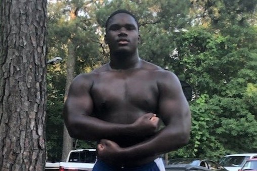 Nam sinh lop 8 bat ngo noi tieng nho than hinh vam vo hinh anh