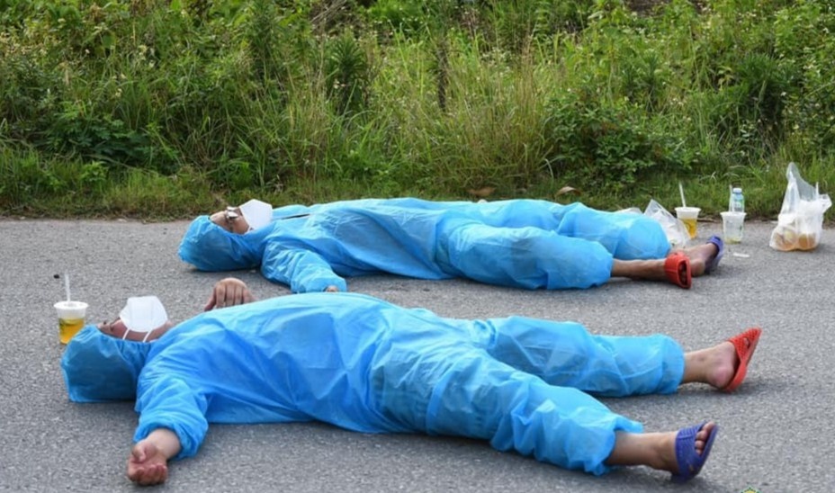 tang bang ve sinh cho nguoi cach ly anh 3