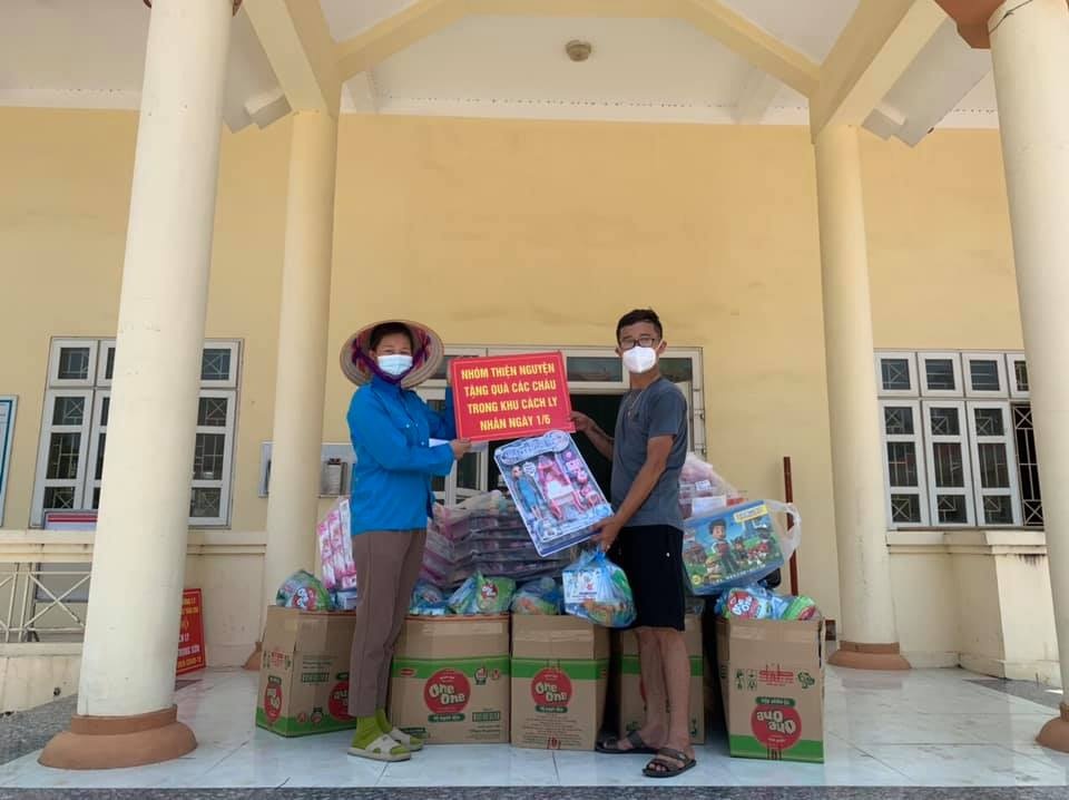 tang qua em nho trong khu cach ly anh 1