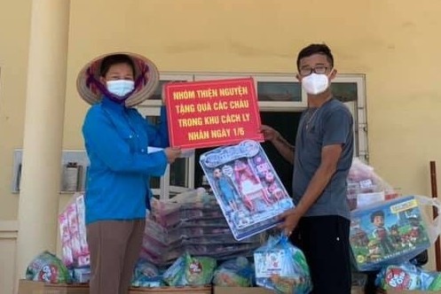 Tang banh, sua, do choi cho cac be F0, F1 o Bac Giang nhan ngay 1/6 hinh anh